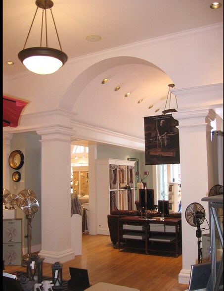 More Photos Of 710-720 State St, Santa Barbara General Retail For Lease