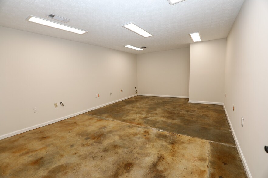 More Photos Of 5 Haynie St, Newnan Warehouse For Lease