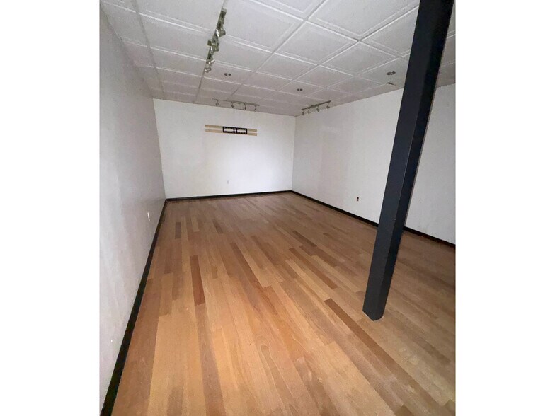 More Photos Of 893-895 N Howard St, Baltimore Storefront For Sale