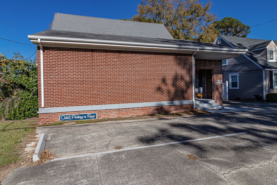 More Photos Of 1505 E Ash St, Goldsboro Office For Sale