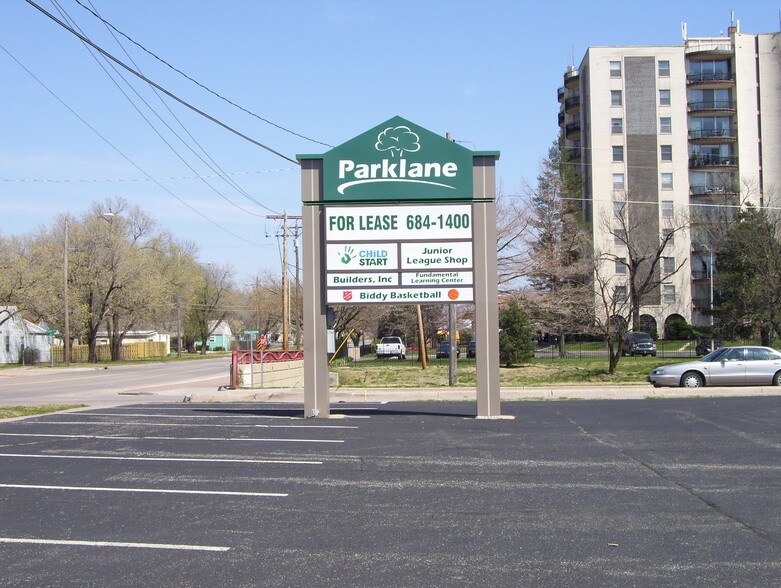 More Photos Of 910-980 S Oliver St, Wichita Storefront For Lease