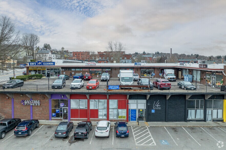 More Photos Of 264 High St, Clinton Freestanding For Lease