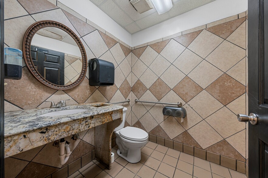 More Photos Of 754 W Cherry St, Glasgow Restaurant For Sale