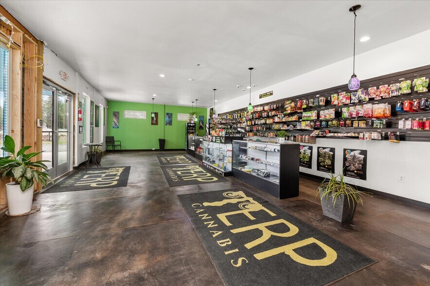 More Photos Of 6063B Hwy 291, Nine Mile Falls Freestanding For Sale