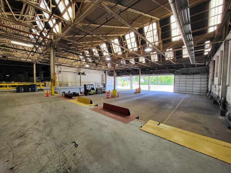 More Photos Of 60 Baldwin Ave, Pontiac Warehouse For Lease