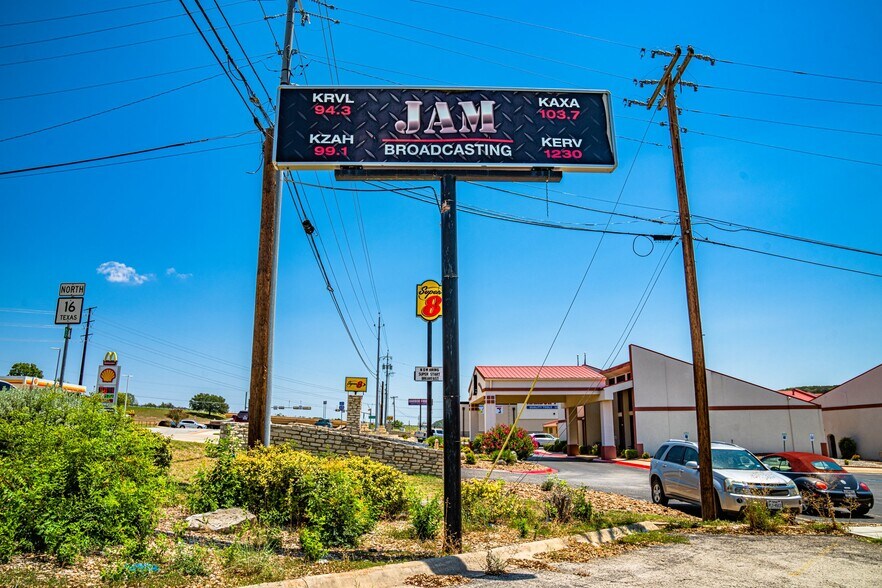 More Photos Of 2125 Sidney Baker St, Kerrville Storefront Retail Office For Sale