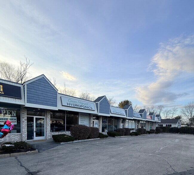 More Photos Of 18 Plaistow Rd, Plaistow Freestanding For Lease