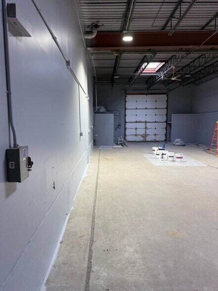 More Photos Of 484-516 Province Rd, Laconia Distribution For Lease