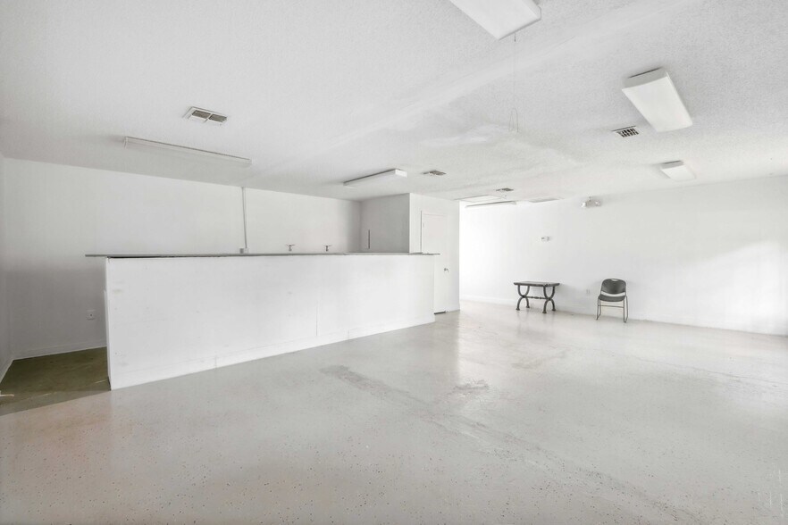 More Photos Of 6536 Stadium Dr, Zephyrhills Storefront For Sale