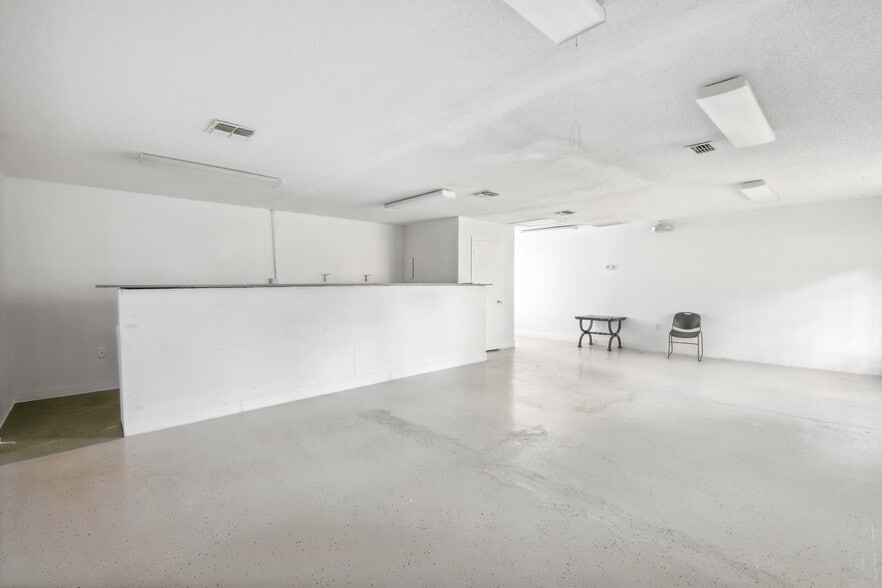 More Photos Of 6536 Stadium Dr, Zephyrhills Storefront For Lease