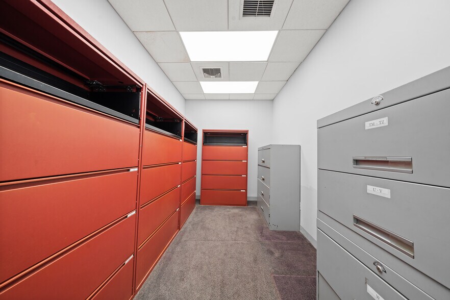 More Photos Of 88 Broadway, Hicksville Office For Lease