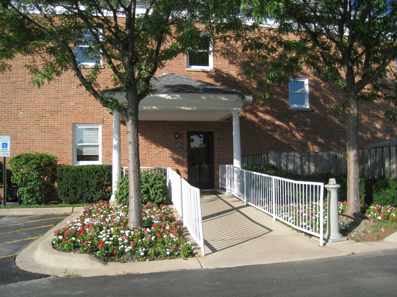 Primary Photo Of 422 N Northwest Hwy, Park Ridge Office For Lease