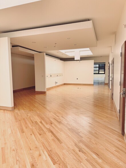 More Photos Of 1507-1509 S Michigan Ave, Chicago General Retail For Sale