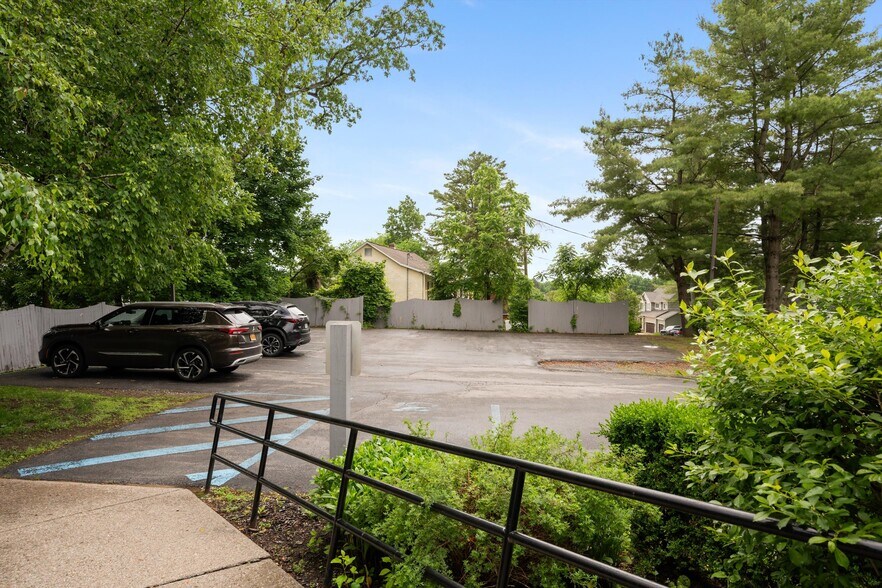 More Photos Of 290 Church St, Saratoga Springs Office For Sale