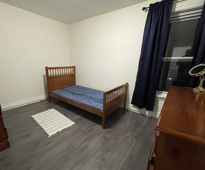 More Photos Of 271 Thomas St, Peterborough Apartments For Sale