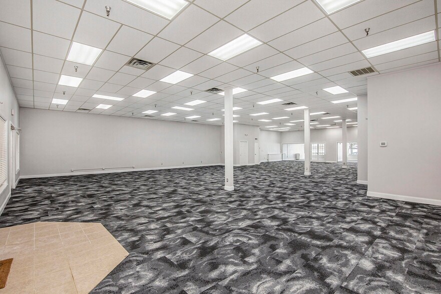 More Photos Of 201 N Riverside Ave, Saint Clair General Retail For Sale