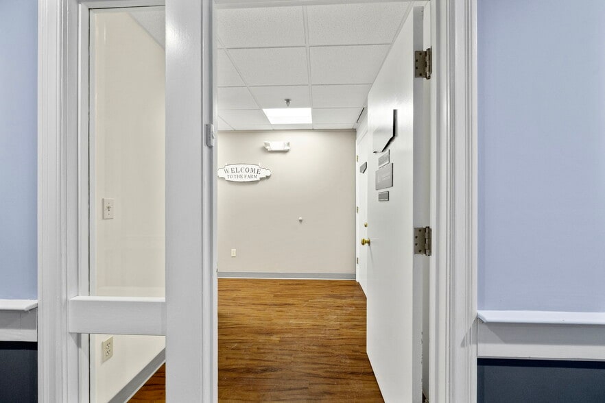 More Photos Of 264 N Broadway, Salem Freestanding For Sale