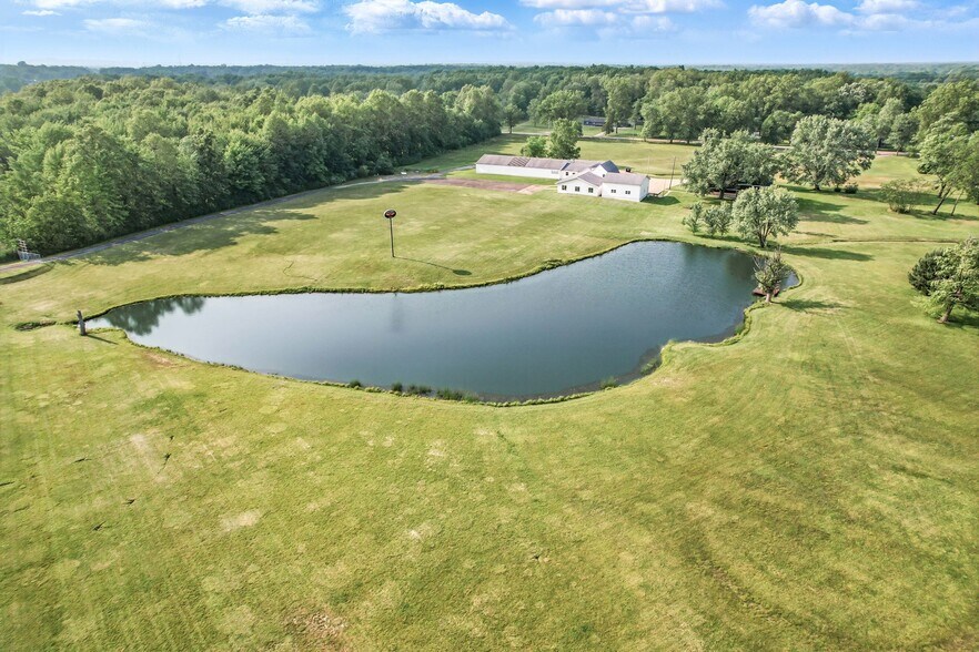 More Photos Of 4085 / 4086 State Route 422, Southington Showroom For Sale