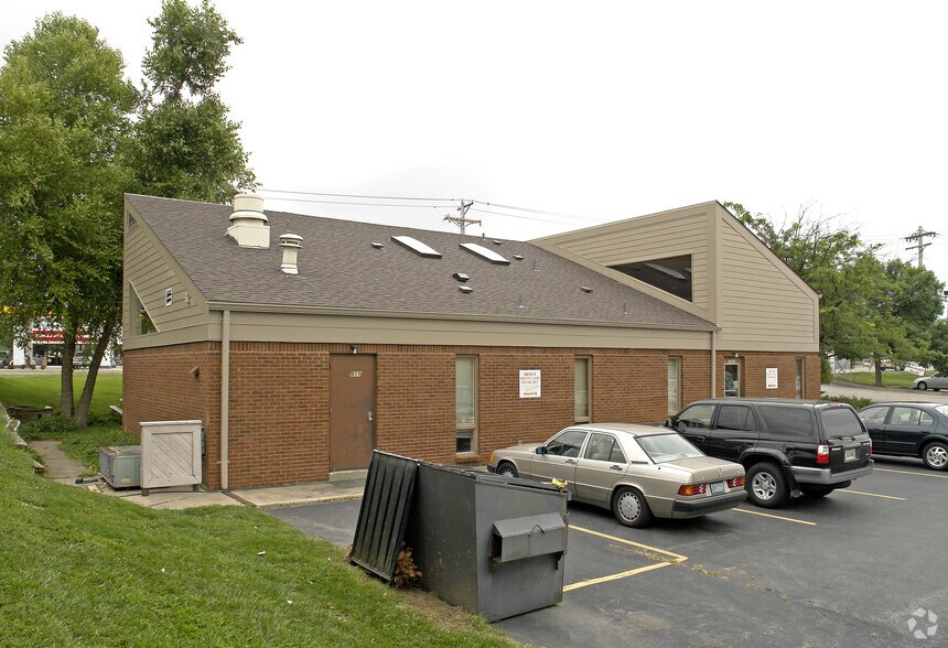 More Photos Of 14815-14847 Clayton Rd, Chesterfield Unknown For Lease