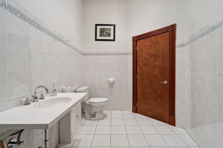 More Photos Of 40 Boston St, Salem Office For Lease