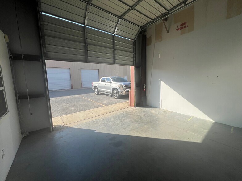 More Photos Of 317 E Cedar Ave, McAllen Warehouse For Lease