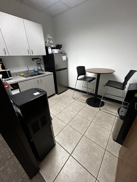 More Photos Of 8249 Parkline Blvd, Orlando Warehouse For Lease