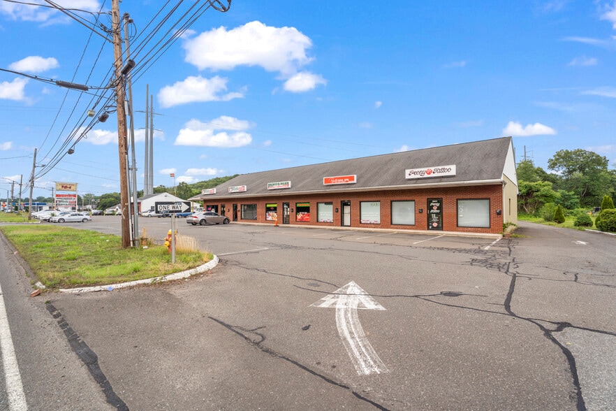More Photos Of 846-850 S Colony Rd Rd, Wallingford Storefront For Sale