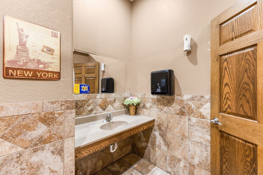 More Photos Of 2150 N State St, Iola Restaurant For Lease