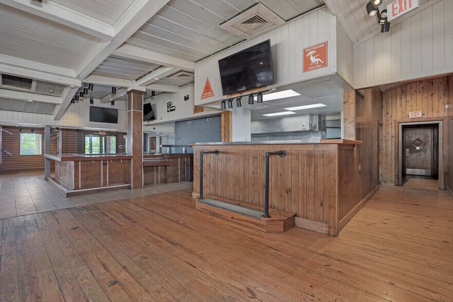 More Photos Of 8101 W I-40, Amarillo Restaurant For Lease
