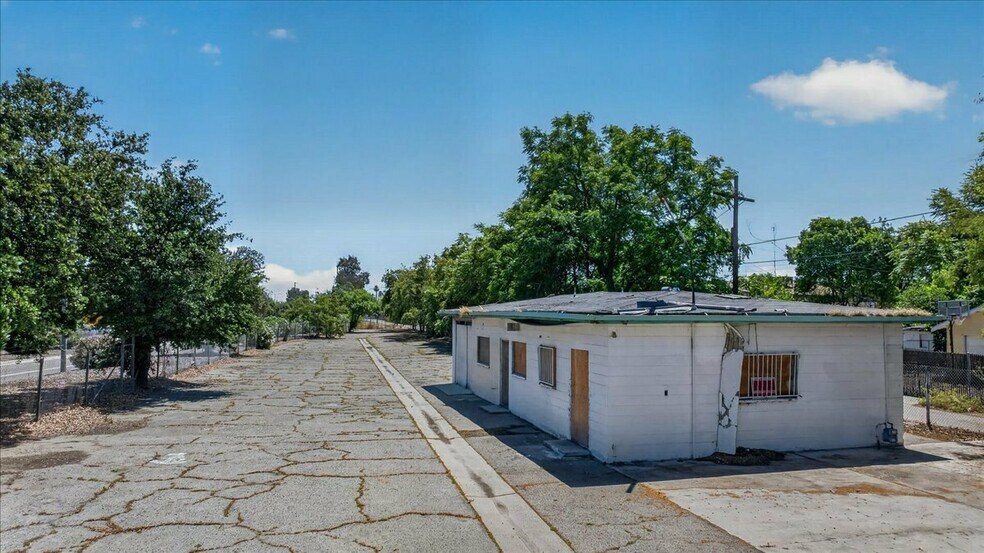 More Photos Of 1232 San Joaquin St, Fresno Office For Lease