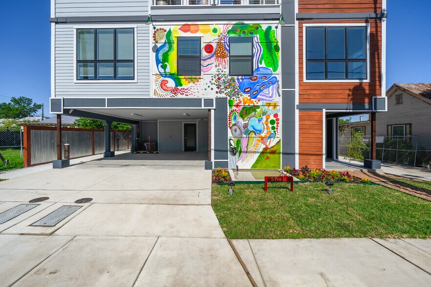 Primary Photo Of 225 S Pine St, San Antonio Apartments For Sale