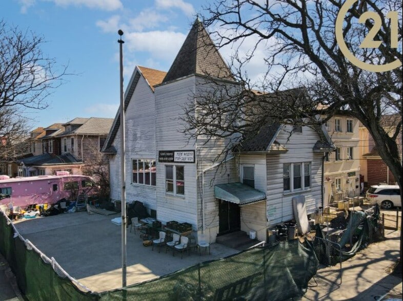 Primary Photo Of 2102 Avenue T, Brooklyn Schools For Sale