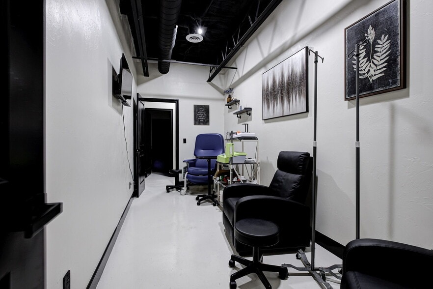 More Photos Of 6500 N Meridian Ave, Oklahoma City Medical For Sale