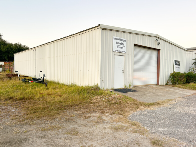 Primary Photo Of 178 Baldwin Rd, Satsuma Flex For Sale