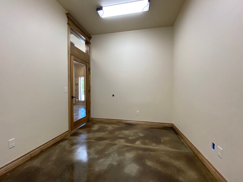 More Photos Of 5706 NW 130th St, Oklahoma City Office For Lease