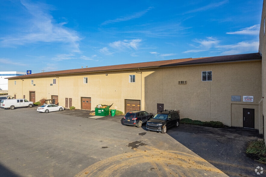 More Photos Of 300 Cornell Dr, Wilmington Light Distribution For Lease