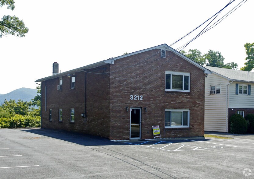 More Photos Of 3212 US Route 9W, New Windsor Township Medical For Lease