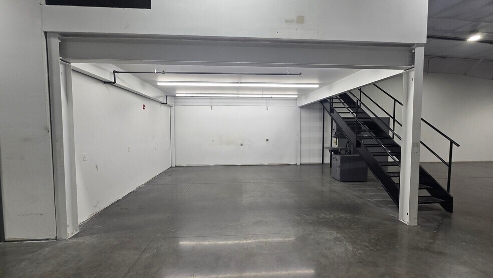 More Photos Of 197 Thunder Rd, Mooresville Light Distribution For Lease