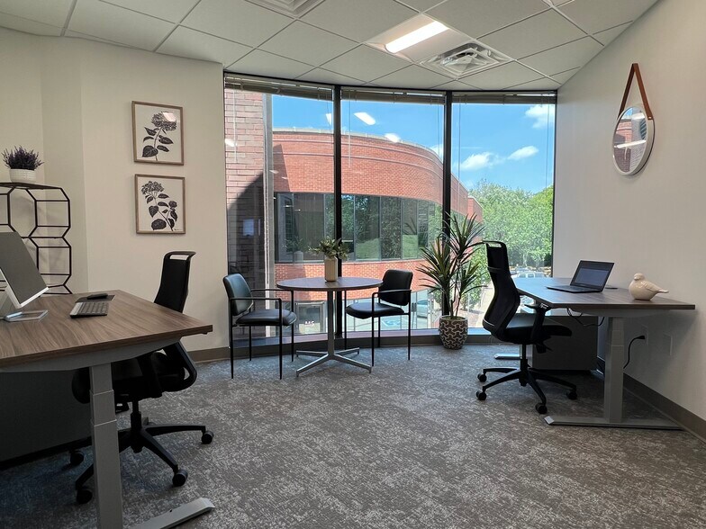 More Photos Of 214 Overlook Cir, Brentwood Office For Sale