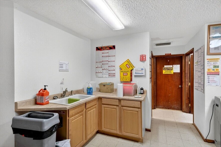 More Photos Of 8316 W I-20, Midland Warehouse For Lease