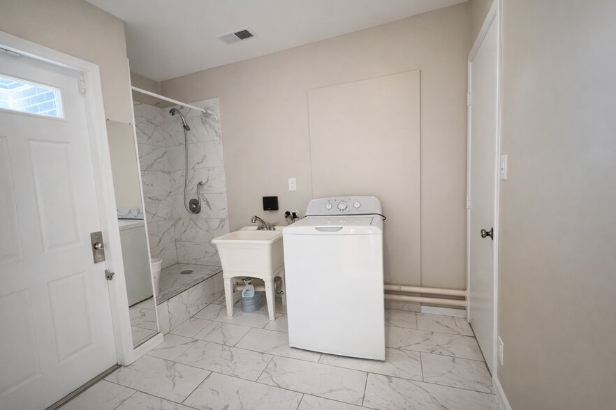 More Photos Of 5549 Langston Blvd, Arlington Flex For Lease