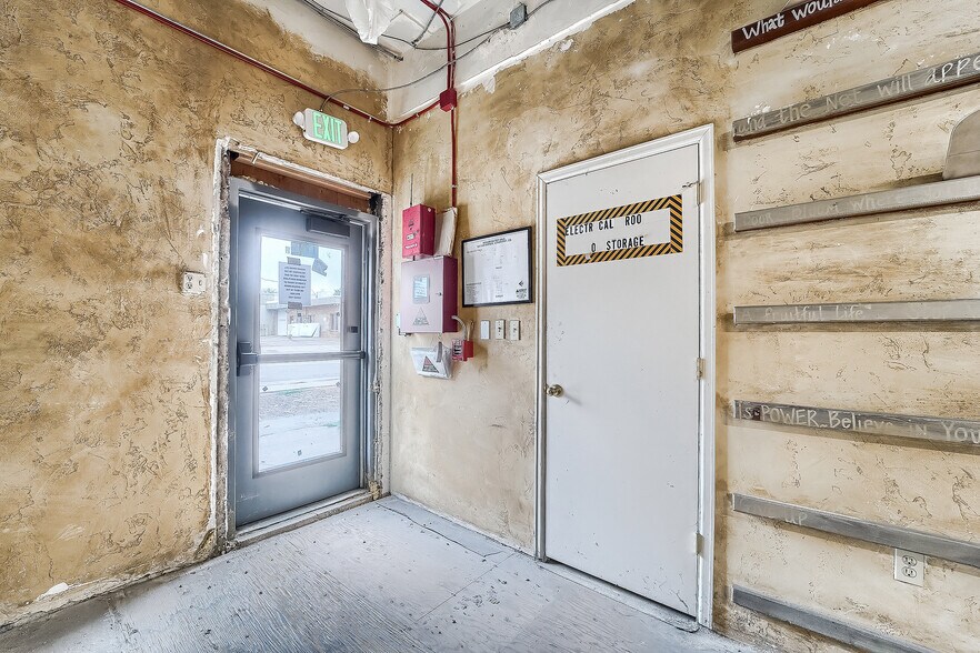 More Photos Of 611 2nd Ave, Longmont Showroom For Sale