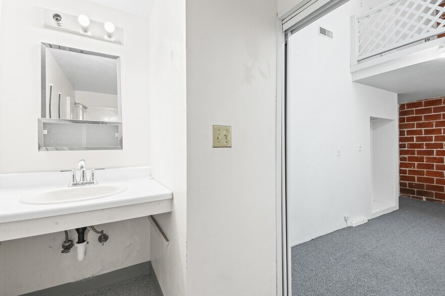 More Photos Of 7320-7326 SE Milwaukie Ave, Portland Apartments For Lease