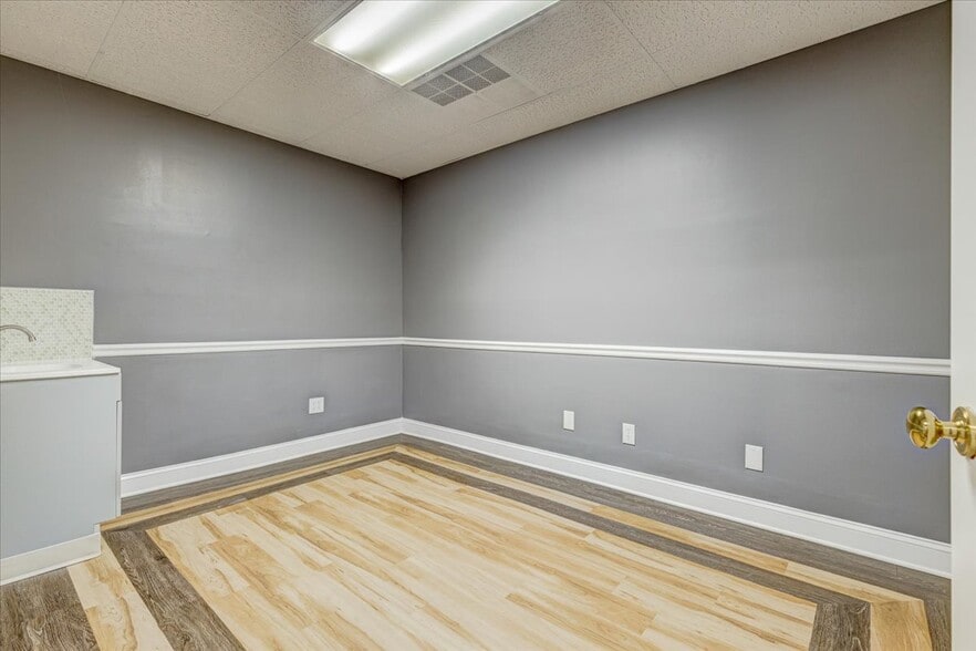 More Photos Of 7175 Jonesboro Rd, Morrow Office For Lease