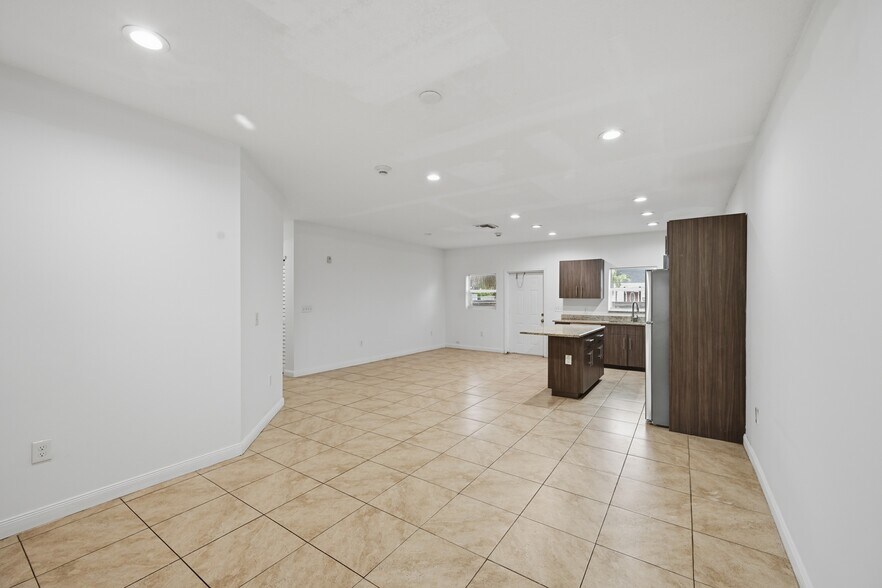 More Photos Of 105 2nd St, Lake Park Apartments For Lease