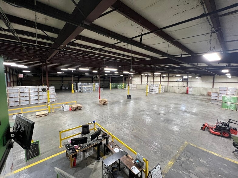 More Photos Of 1903 Polymer Dr, Chattanooga Distribution For Lease