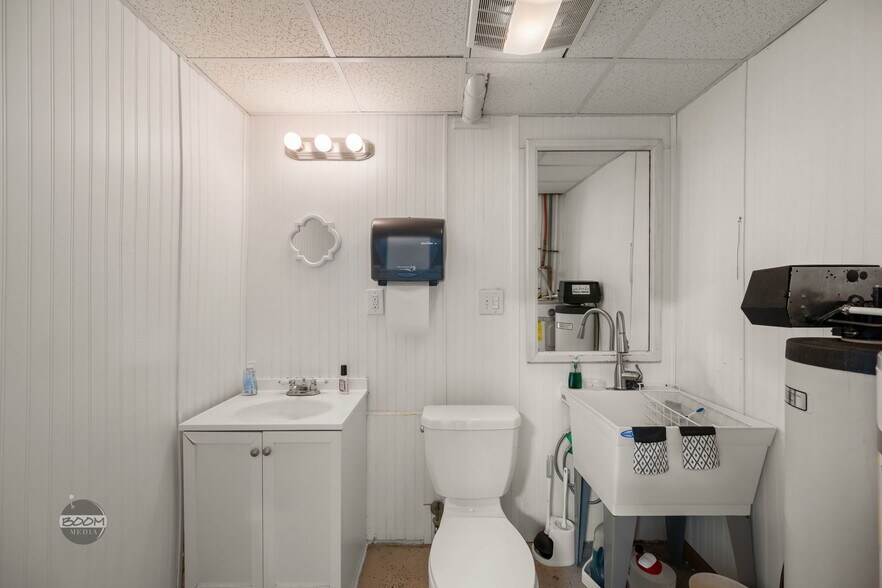 More Photos Of 5320 W Parks Hwy, Wasilla General Retail For Sale