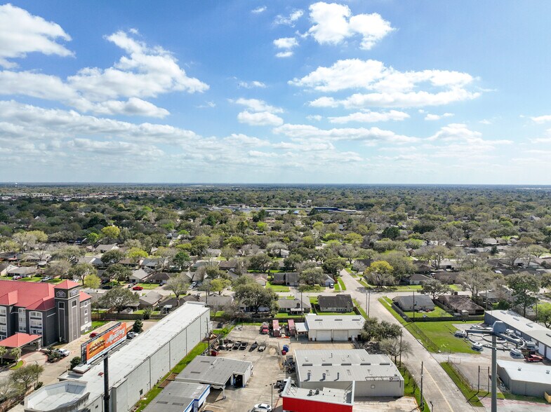 More Photos Of 115 Cinnamon Dr, Katy Flex For Lease