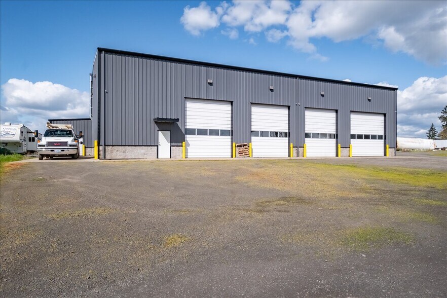 More Photos Of 6011 Grinde Ln NE, Silverton Flex For Lease