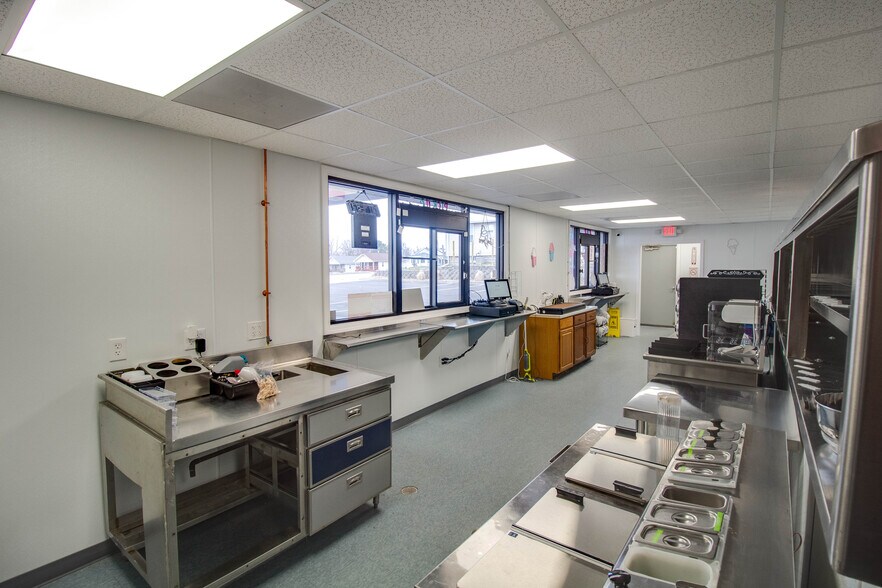 More Photos Of 711 S Central Ave, Roxana General Retail For Sale